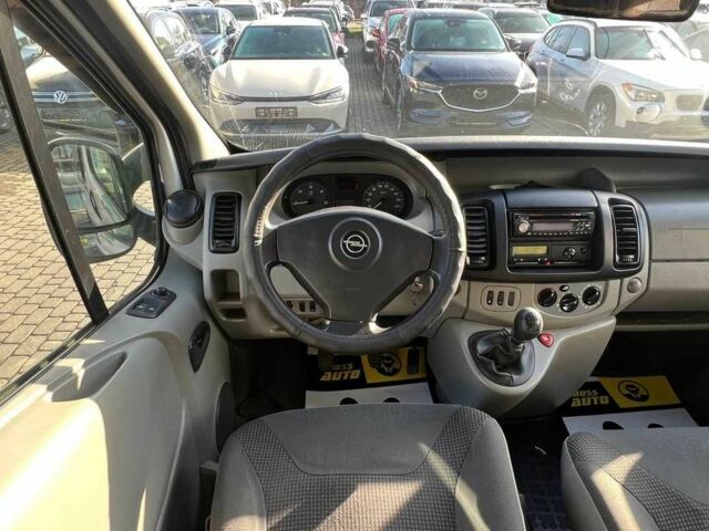 Белый Опель Виваро, объемом двигателя 2.5 л и пробегом 263 тыс. км за 12800 $, фото 15 на Automoto.ua