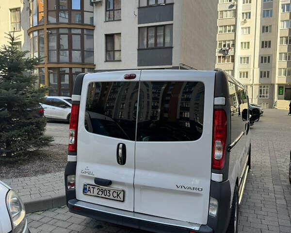 Белый Опель Виваро, объемом двигателя 2 л и пробегом 250 тыс. км за 11250 $, фото 3 на Automoto.ua