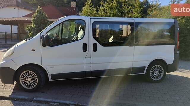 Белый Опель Виваро, объемом двигателя 2 л и пробегом 315 тыс. км за 8999 $, фото 1 на Automoto.ua