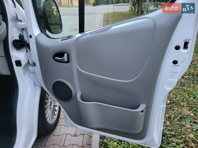 Белый Опель Виваро, объемом двигателя 2 л и пробегом 315 тыс. км за 11600 $, фото 118 на Automoto.ua