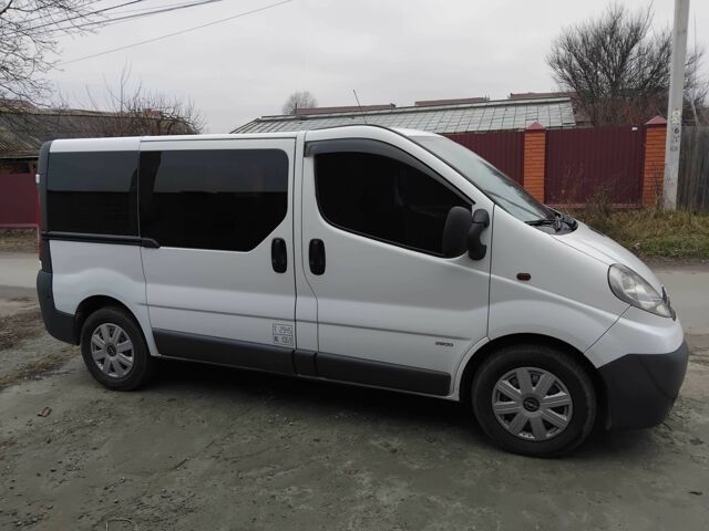 Белый Опель Виваро, объемом двигателя 2 л и пробегом 288 тыс. км за 8600 $, фото 4 на Automoto.ua