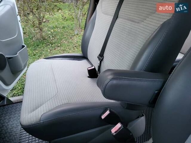 Белый Опель Виваро, объемом двигателя 2 л и пробегом 315 тыс. км за 11600 $, фото 94 на Automoto.ua