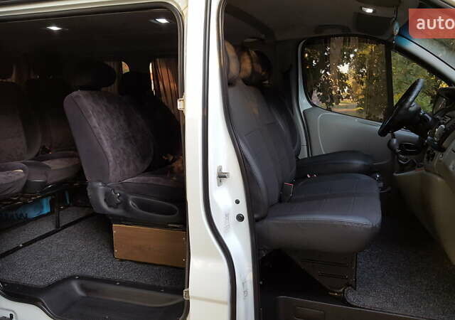 Белый Опель Виваро, объемом двигателя 2 л и пробегом 380 тыс. км за 9300 $, фото 9 на Automoto.ua