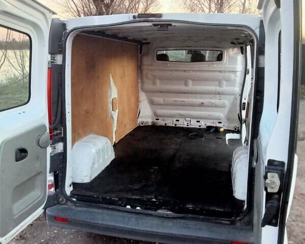 Белый Опель Виваро, объемом двигателя 2 л и пробегом 334 тыс. км за 9300 $, фото 10 на Automoto.ua