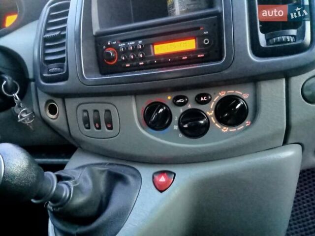 Белый Опель Виваро, объемом двигателя 2 л и пробегом 334 тыс. км за 9300 $, фото 17 на Automoto.ua