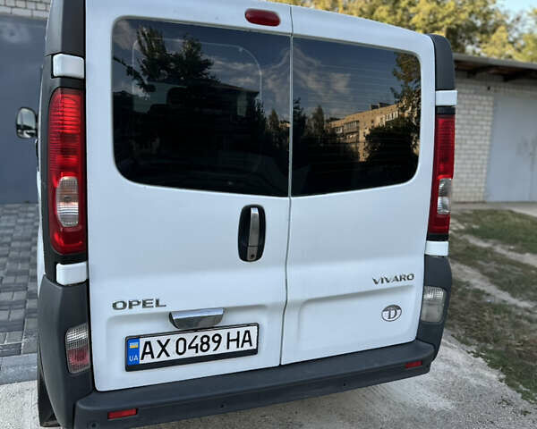 Белый Опель Виваро, объемом двигателя 2 л и пробегом 275 тыс. км за 11300 $, фото 3 на Automoto.ua