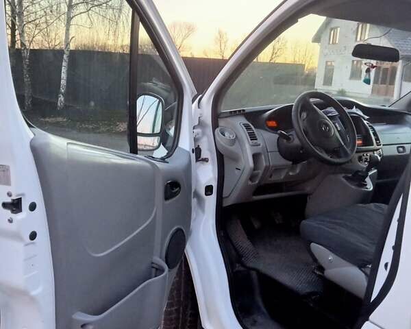Белый Опель Виваро, объемом двигателя 2 л и пробегом 334 тыс. км за 9300 $, фото 20 на Automoto.ua
