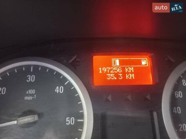 Білий Опель Віваро, об'ємом двигуна 2 л та пробігом 197 тис. км за 13700 $, фото 47 на Automoto.ua