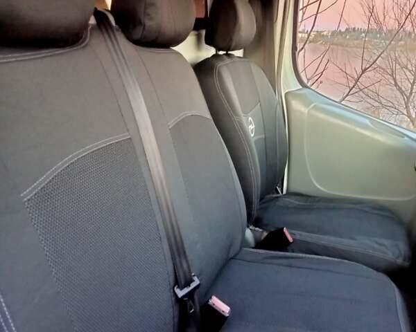 Белый Опель Виваро, объемом двигателя 2 л и пробегом 334 тыс. км за 9300 $, фото 16 на Automoto.ua