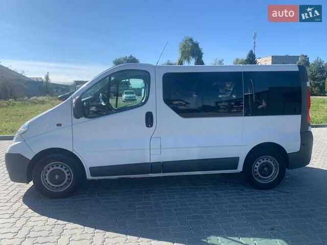 Білий Опель Віваро, об'ємом двигуна 2 л та пробігом 280 тис. км за 10950 $, фото 2 на Automoto.ua