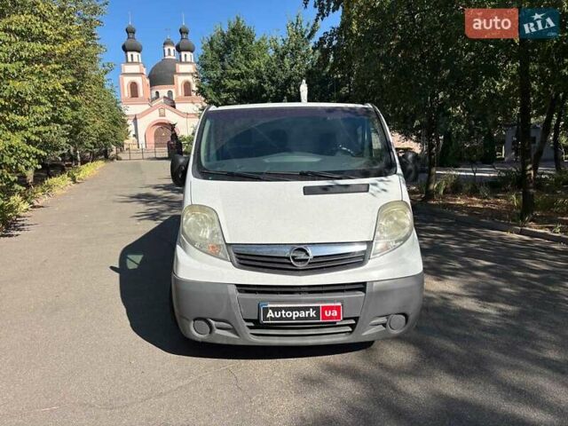 Белый Опель Виваро, объемом двигателя 2 л и пробегом 377 тыс. км за 7940 $, фото 7 на Automoto.ua