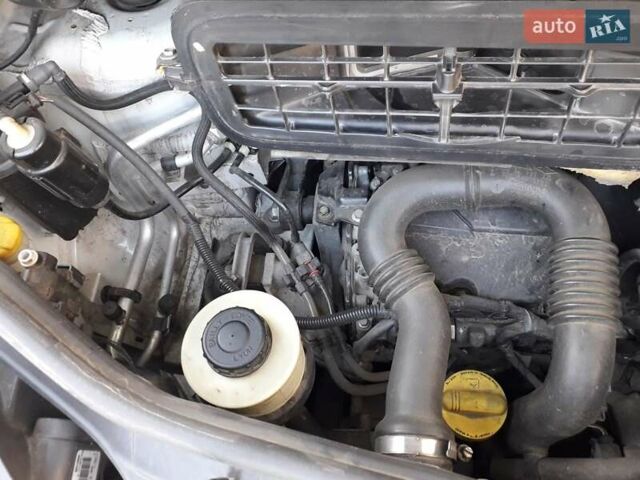 Білий Опель Віваро, об'ємом двигуна 2 л та пробігом 280 тис. км за 10950 $, фото 17 на Automoto.ua