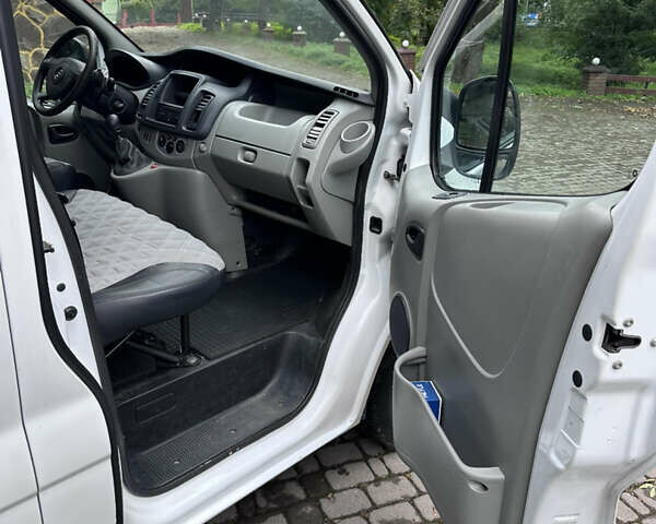 Белый Опель Виваро, объемом двигателя 2 л и пробегом 283 тыс. км за 9999 $, фото 31 на Automoto.ua