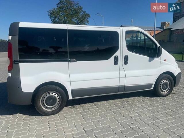 Білий Опель Віваро, об'ємом двигуна 2 л та пробігом 280 тис. км за 11200 $, фото 1 на Automoto.ua