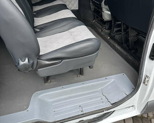 Белый Опель Виваро, объемом двигателя 2 л и пробегом 283 тыс. км за 9999 $, фото 26 на Automoto.ua