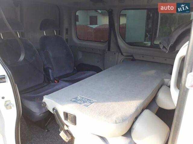 Білий Опель Віваро, об'ємом двигуна 2 л та пробігом 280 тис. км за 10950 $, фото 18 на Automoto.ua