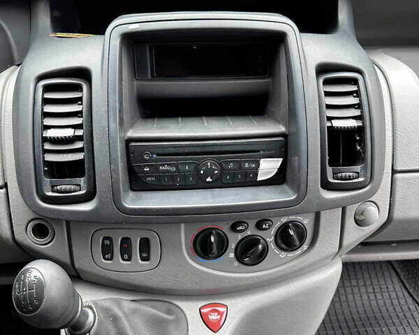 Белый Опель Виваро, объемом двигателя 2 л и пробегом 283 тыс. км за 9999 $, фото 21 на Automoto.ua