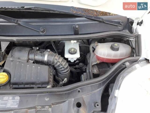 Білий Опель Віваро, об'ємом двигуна 2 л та пробігом 280 тис. км за 11200 $, фото 13 на Automoto.ua