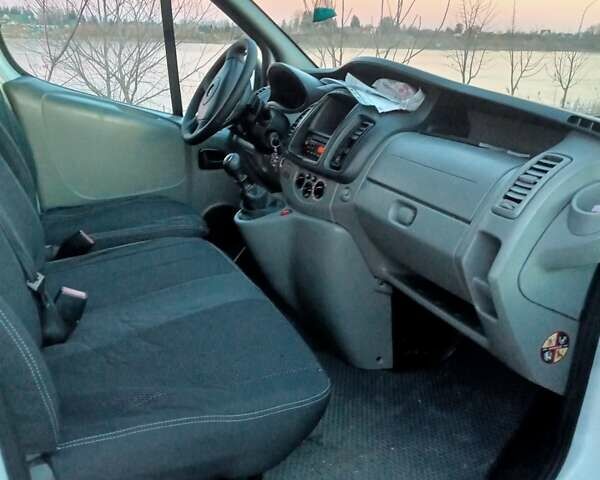 Белый Опель Виваро, объемом двигателя 2 л и пробегом 334 тыс. км за 9300 $, фото 15 на Automoto.ua