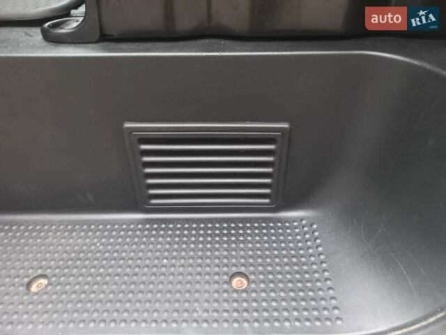 Белый Опель Виваро, объемом двигателя 2 л и пробегом 198 тыс. км за 12500 $, фото 21 на Automoto.ua