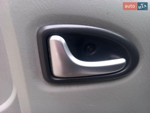 Белый Опель Виваро, объемом двигателя 2 л и пробегом 198 тыс. км за 12500 $, фото 31 на Automoto.ua