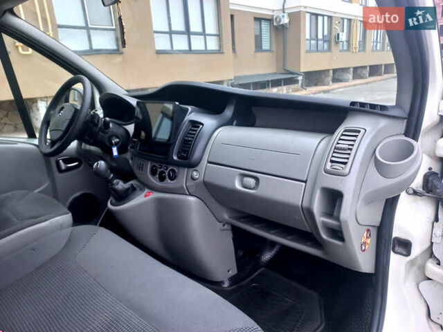 Белый Опель Виваро, объемом двигателя 2 л и пробегом 198 тыс. км за 12500 $, фото 35 на Automoto.ua