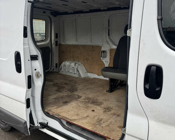 Белый Опель Виваро, объемом двигателя 2 л и пробегом 309 тыс. км за 7600 $, фото 1 на Automoto.ua