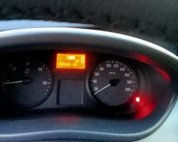 Белый Опель Виваро, объемом двигателя 2 л и пробегом 334 тыс. км за 9300 $, фото 22 на Automoto.ua