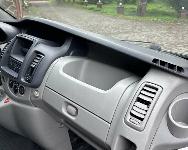 Белый Опель Виваро, объемом двигателя 2 л и пробегом 283 тыс. км за 9999 $, фото 29 на Automoto.ua