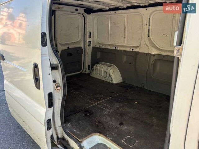 Белый Опель Виваро, объемом двигателя 2 л и пробегом 377 тыс. км за 7940 $, фото 14 на Automoto.ua