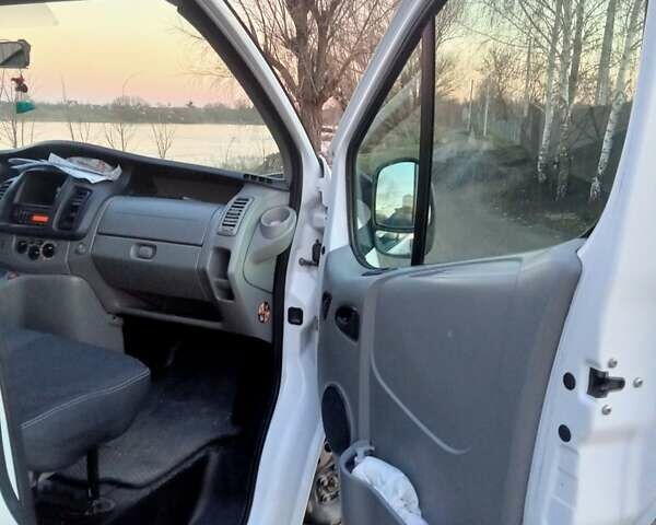 Белый Опель Виваро, объемом двигателя 2 л и пробегом 334 тыс. км за 9300 $, фото 13 на Automoto.ua