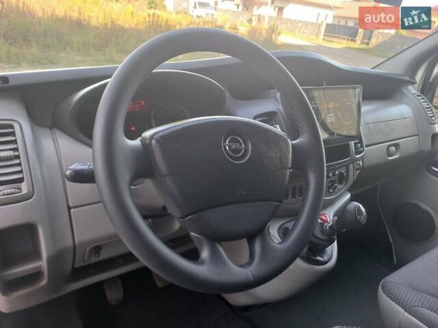 Білий Опель Віваро, об'ємом двигуна 2 л та пробігом 197 тис. км за 13700 $, фото 30 на Automoto.ua