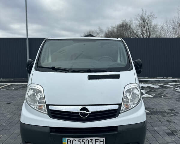 Белый Опель Виваро, объемом двигателя 2 л и пробегом 283 тыс. км за 9999 $, фото 3 на Automoto.ua