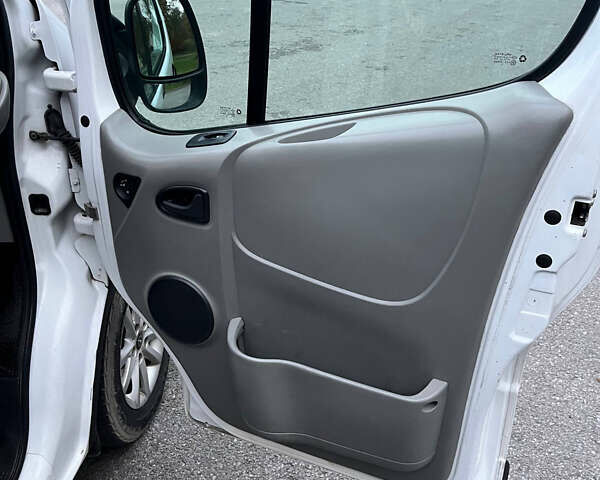 Білий Опель Віваро, об'ємом двигуна 2.46 л та пробігом 583 тис. км за 12999 $, фото 21 на Automoto.ua