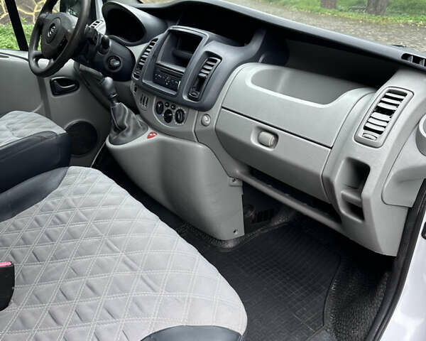 Белый Опель Виваро, объемом двигателя 2 л и пробегом 283 тыс. км за 9999 $, фото 30 на Automoto.ua