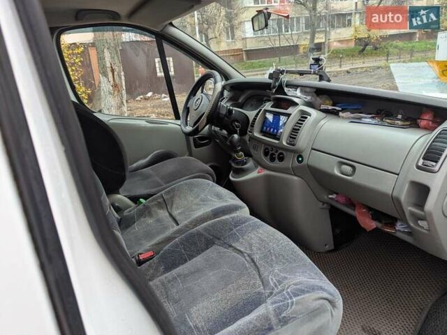 Белый Опель Виваро, объемом двигателя 2 л и пробегом 470 тыс. км за 11200 $, фото 5 на Automoto.ua