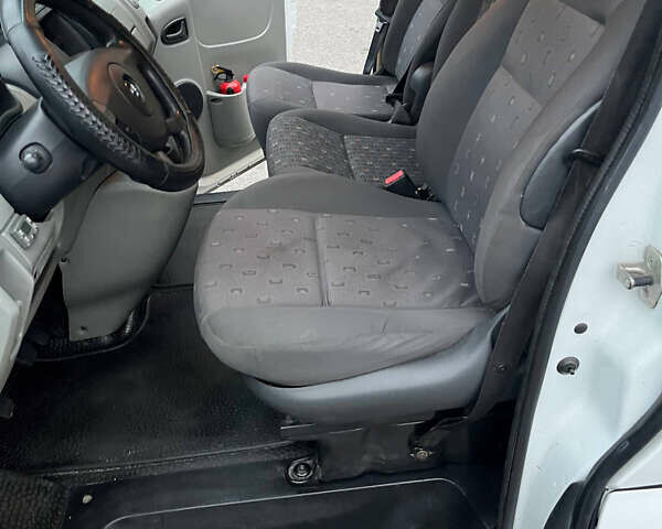 Білий Опель Віваро, об'ємом двигуна 2.46 л та пробігом 583 тис. км за 12999 $, фото 12 на Automoto.ua