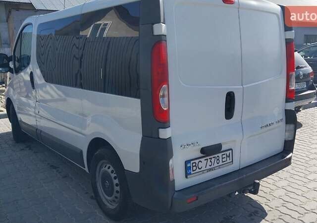 Білий Опель Віваро, об'ємом двигуна 2 л та пробігом 280 тис. км за 11200 $, фото 4 на Automoto.ua