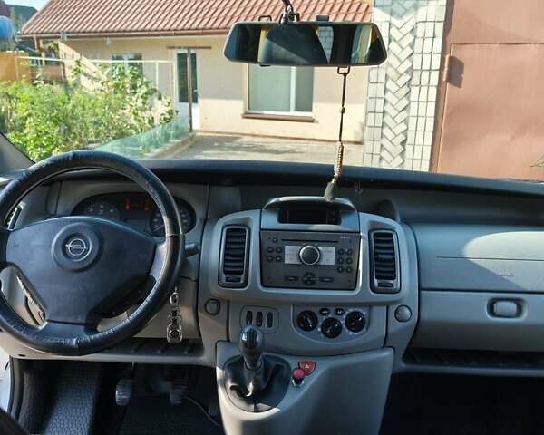 Білий Опель Віваро, об'ємом двигуна 2.02 л та пробігом 300 тис. км за 11000 $, фото 9 на Automoto.ua