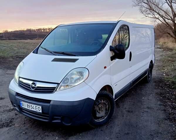 Белый Опель Виваро, объемом двигателя 2 л и пробегом 334 тыс. км за 9300 $, фото 3 на Automoto.ua