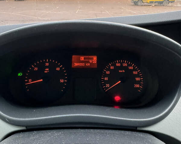 Белый Опель Виваро, объемом двигателя 2 л и пробегом 309 тыс. км за 7600 $, фото 10 на Automoto.ua