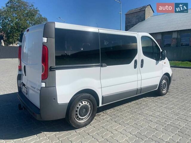 Білий Опель Віваро, об'ємом двигуна 2 л та пробігом 280 тис. км за 10950 $, фото 6 на Automoto.ua