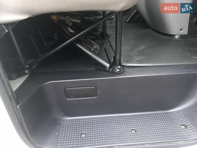 Белый Опель Виваро, объемом двигателя 2 л и пробегом 198 тыс. км за 12500 $, фото 37 на Automoto.ua