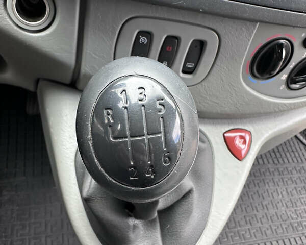 Белый Опель Виваро, объемом двигателя 2 л и пробегом 283 тыс. км за 9999 $, фото 19 на Automoto.ua