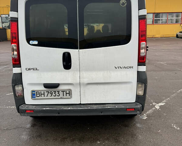 Белый Опель Виваро, объемом двигателя 2 л и пробегом 309 тыс. км за 7600 $, фото 2 на Automoto.ua