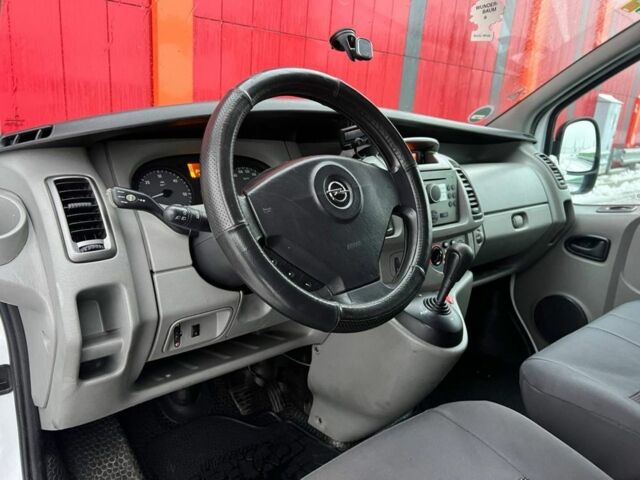 Белый Опель Виваро, объемом двигателя 2 л и пробегом 248 тыс. км за 11200 $, фото 13 на Automoto.ua