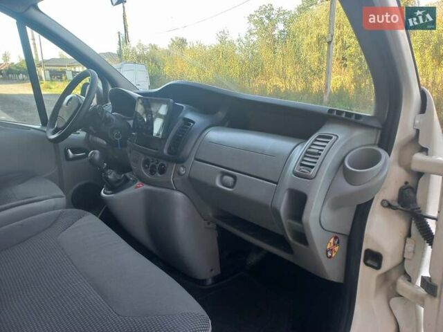 Білий Опель Віваро, об'ємом двигуна 2 л та пробігом 197 тис. км за 13700 $, фото 33 на Automoto.ua