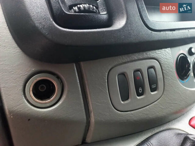 Белый Опель Виваро, объемом двигателя 2 л и пробегом 198 тыс. км за 12500 $, фото 30 на Automoto.ua