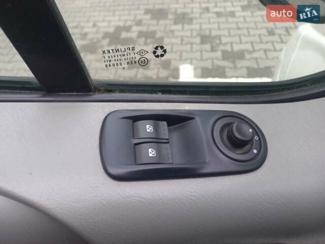 Белый Опель Виваро, объемом двигателя 2 л и пробегом 198 тыс. км за 12500 $, фото 20 на Automoto.ua