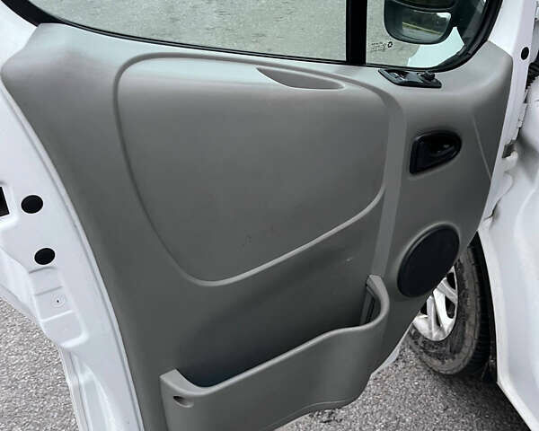 Білий Опель Віваро, об'ємом двигуна 2.46 л та пробігом 583 тис. км за 12999 $, фото 14 на Automoto.ua